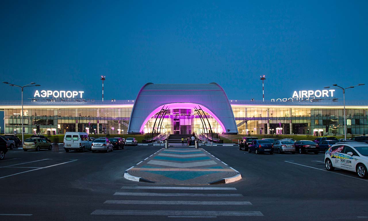 Черкесск аэропорт. Аэропорт Белгород. Новый аэропорт Белгород. Аэропорт Белгород ночью. Здание аэропорта Белгород.