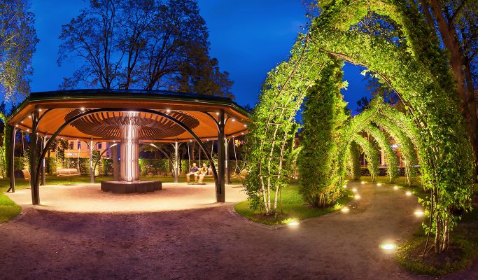 Освещение сквера на Торговой площади, Петергоф